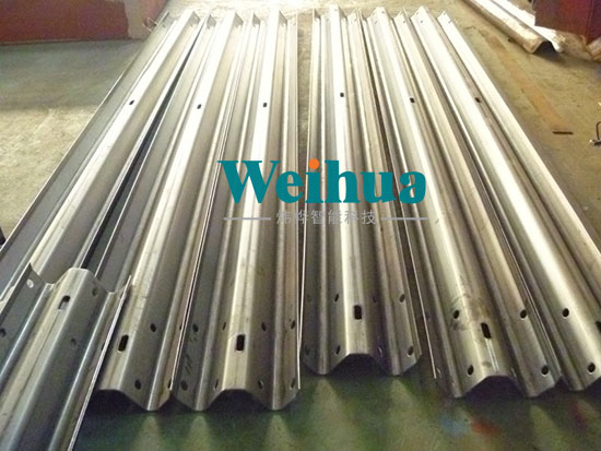 公路護(hù)欄板自動(dòng)成型機(jī)