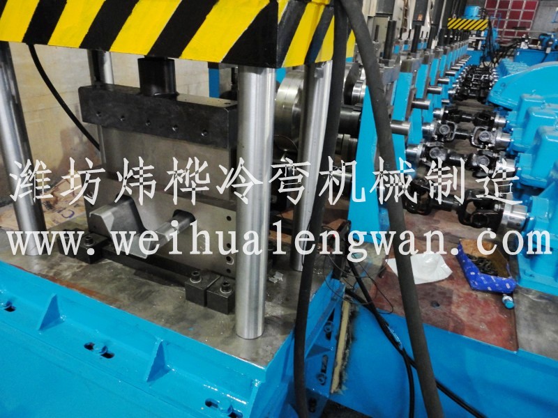 倉儲貨架生產(chǎn)設備